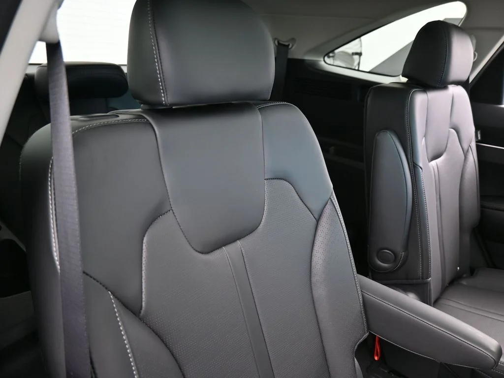 Used 2025 Glacial White Pearl Kia EX image 40
