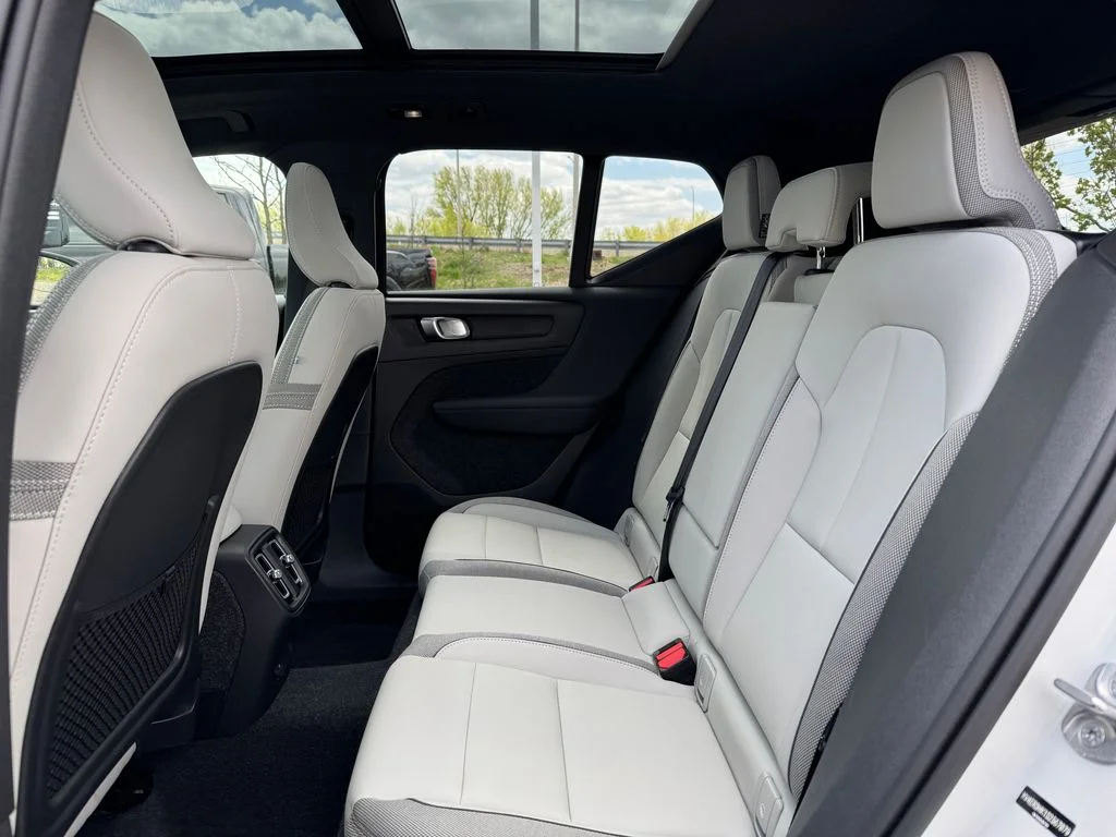 2025 Volvo EX40 Plus - Photo 13