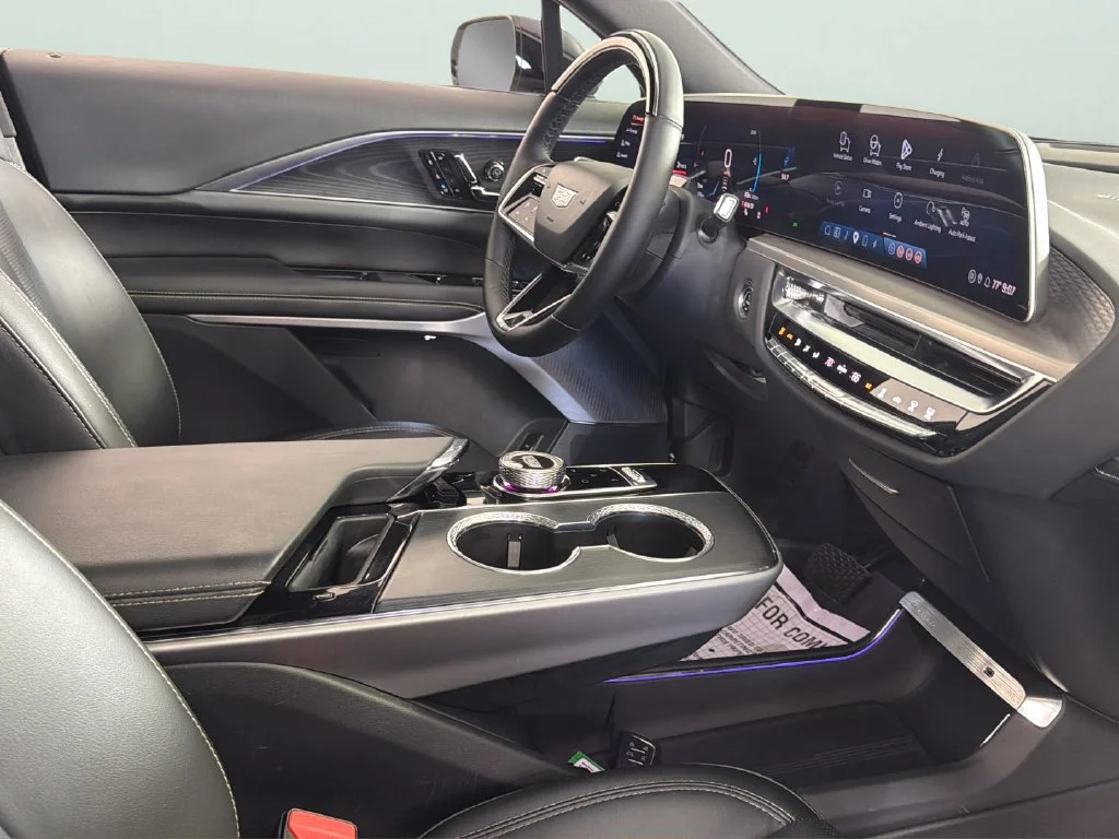 2025 Cadillac LYRIQ Luxury 3 - Photo 40