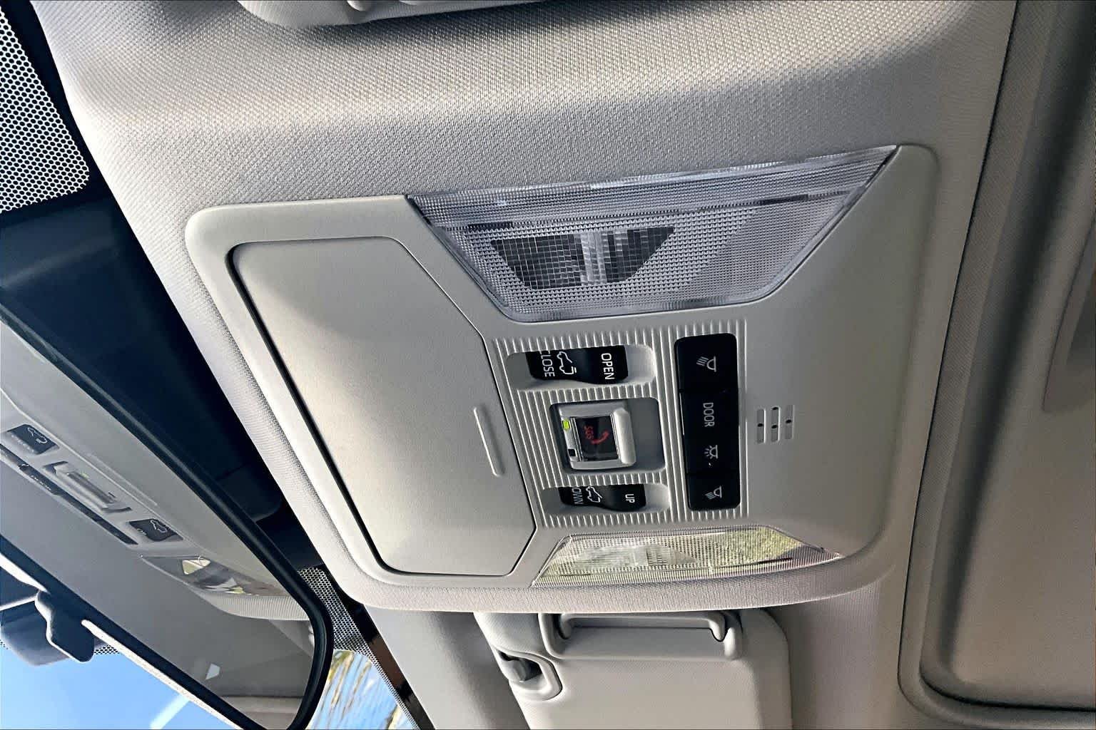 Used 2025 Wind Chill Pearl Toyota XLE Premium image 32