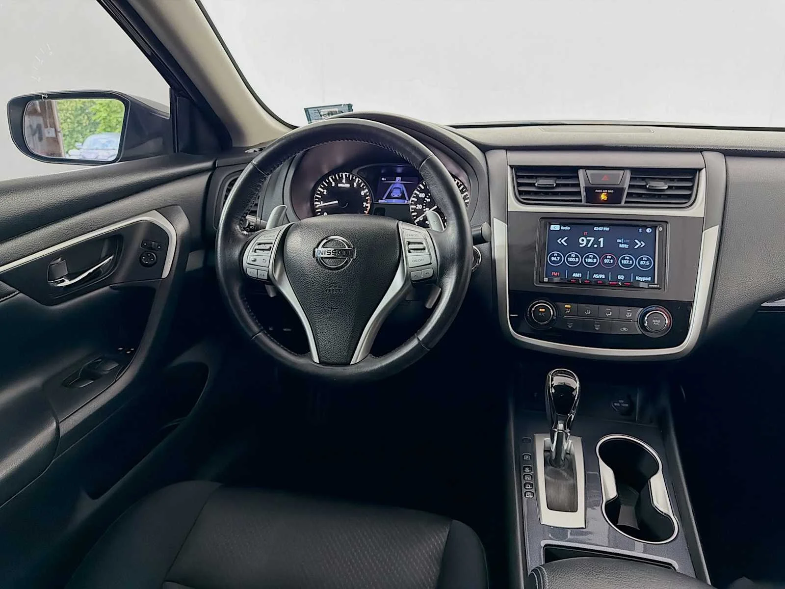 Used 2018 Super Black Nissan 2.5 SR image 19