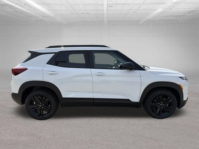 New 2026 Summit White Chevrolet LT image 27