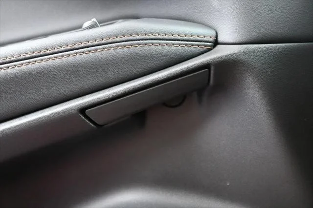 2026 Jeep Cherokee Overland - Photo 28