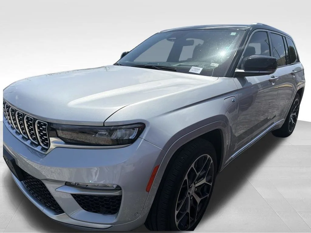 Used 2022 Silver Jeep Summit Reserve 4xe image 2