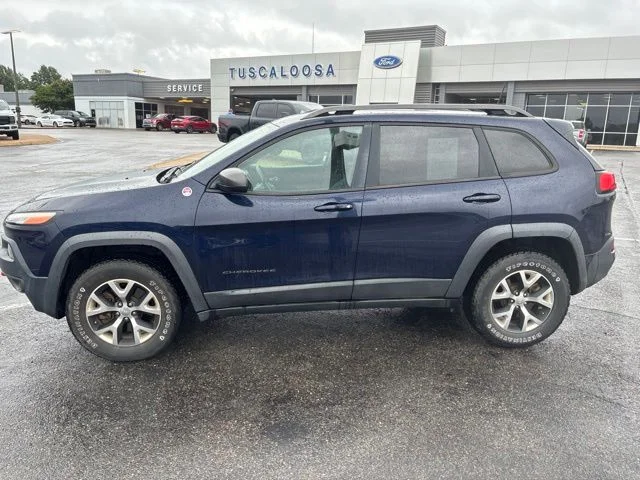 Used 2016 Blue Jeep Trailhawk image 5