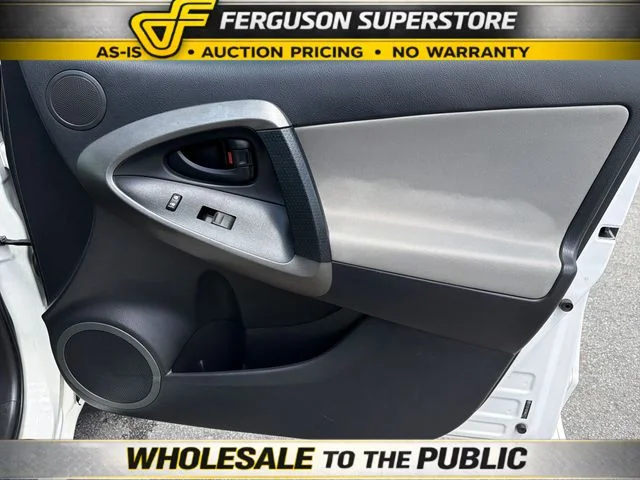 Used 2010 White Toyota Base image 22