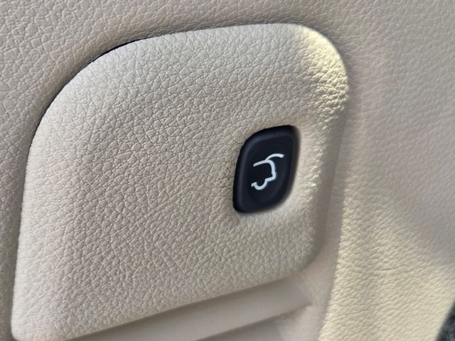 Used 2019 Gray Jeep Limited image 33