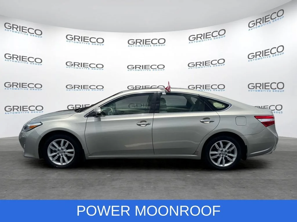 Used 2014 Beige Toyota XLE Premium image 4