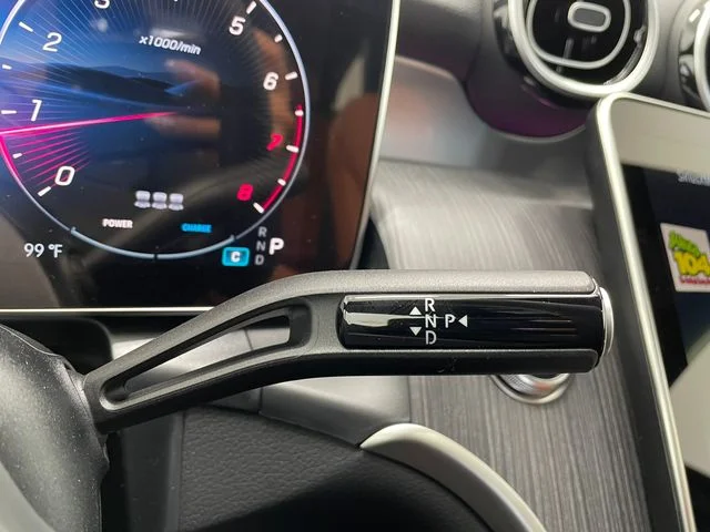 New 2027 White Mercedes-Benz GLC 300 image 27