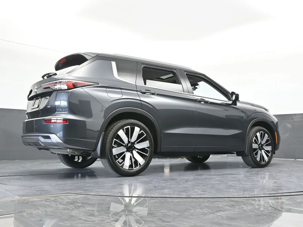 New 2026 Gray Mitsubishi SEL image 71