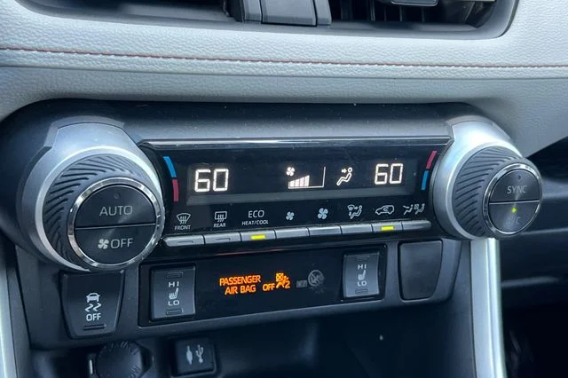 Used 2019 White Toyota XLE image 23