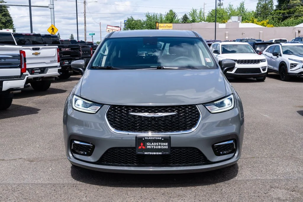 Used 2023 White Chrysler Touring L image 2