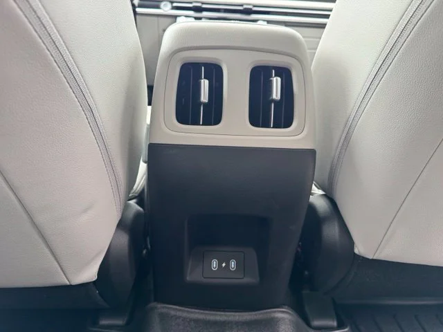 Used 2025 White Hyundai SEL Convenience image 16
