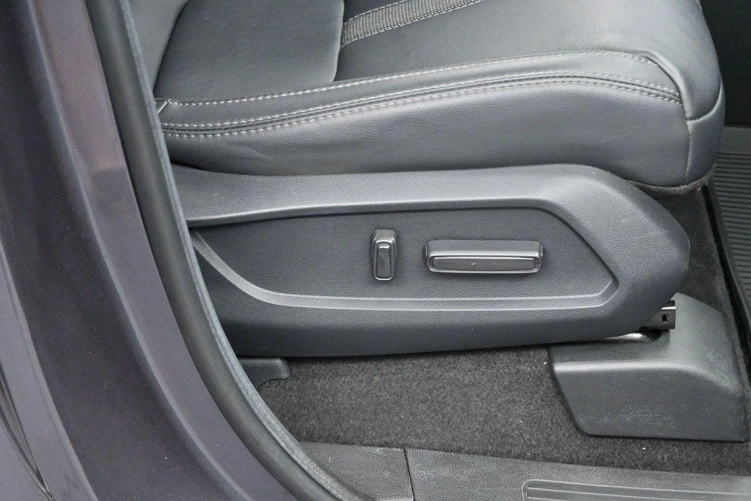 Used 2024 Modern Steel Metallic Honda Touring image 34
