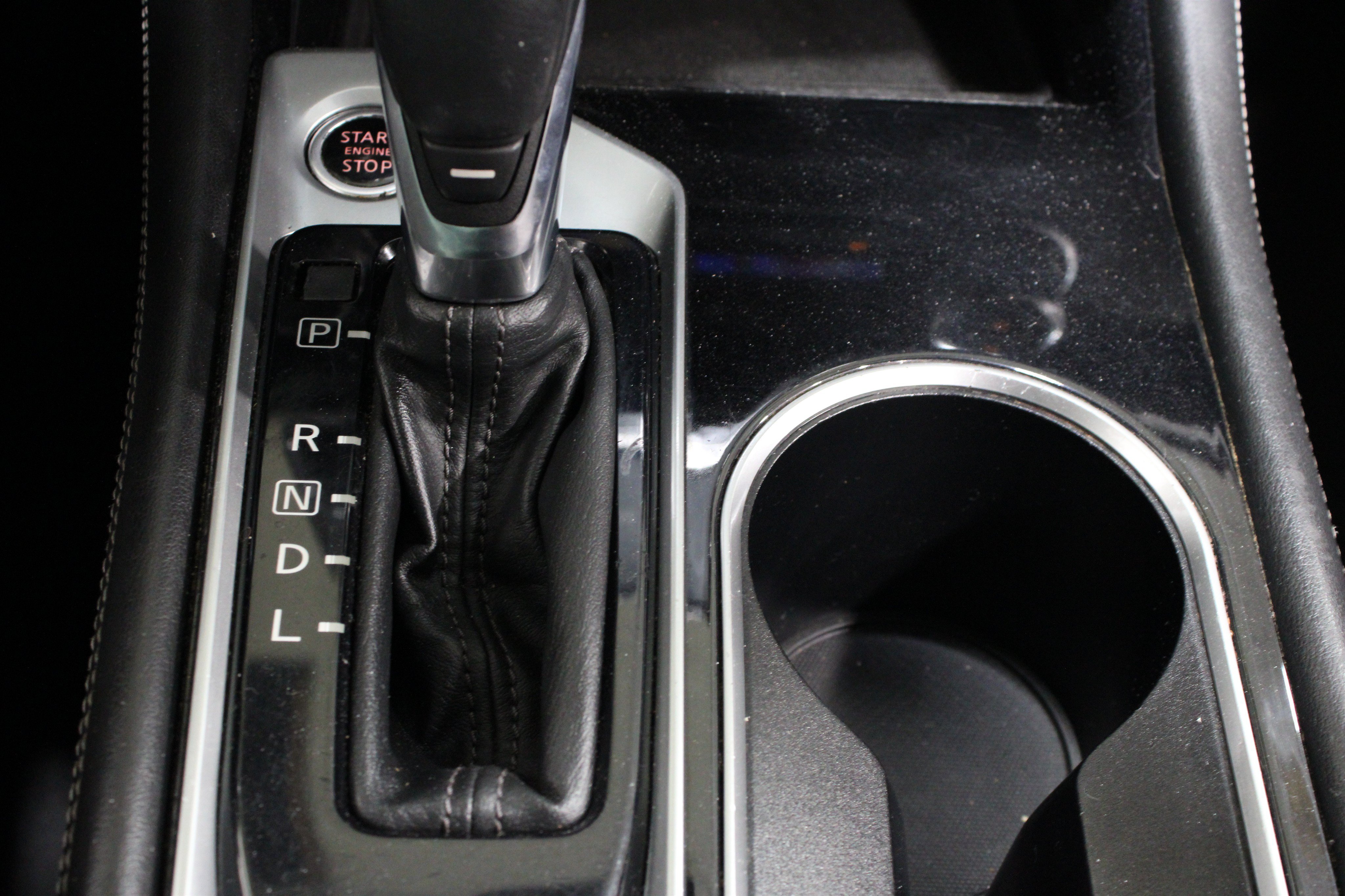 Used 2020 Super Black Nissan 2.5 SL image 17