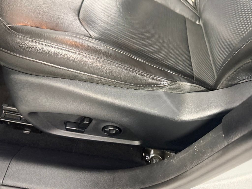 Used 2019 Silver Jeep Limited image 24