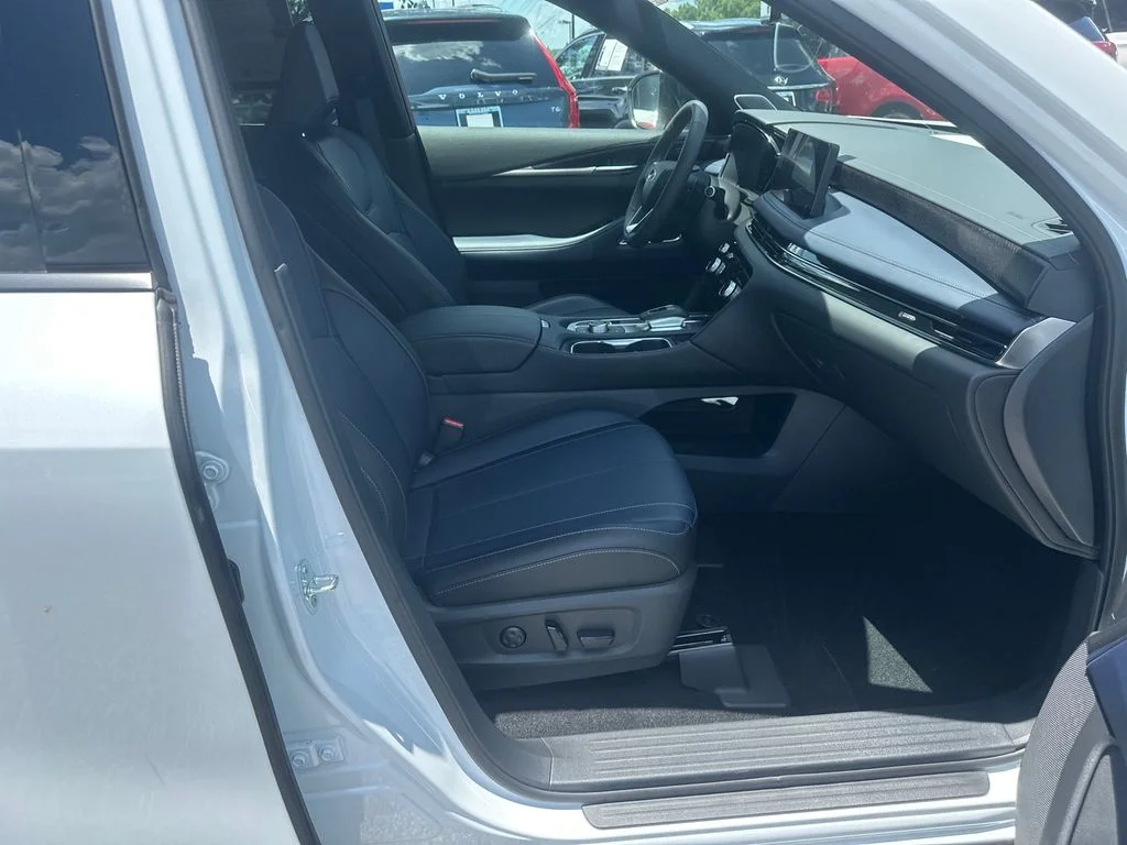 Certified Used 2026 White INFINITI SPORT image 11