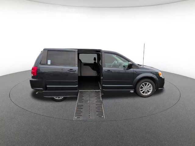 Pre-Owned 2014 Dodge Grand Caravan SXT 4D Passenger Van