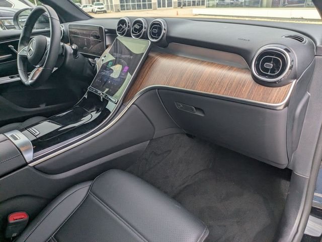Used 2025 Black Mercedes-Benz GLC 300 image 27