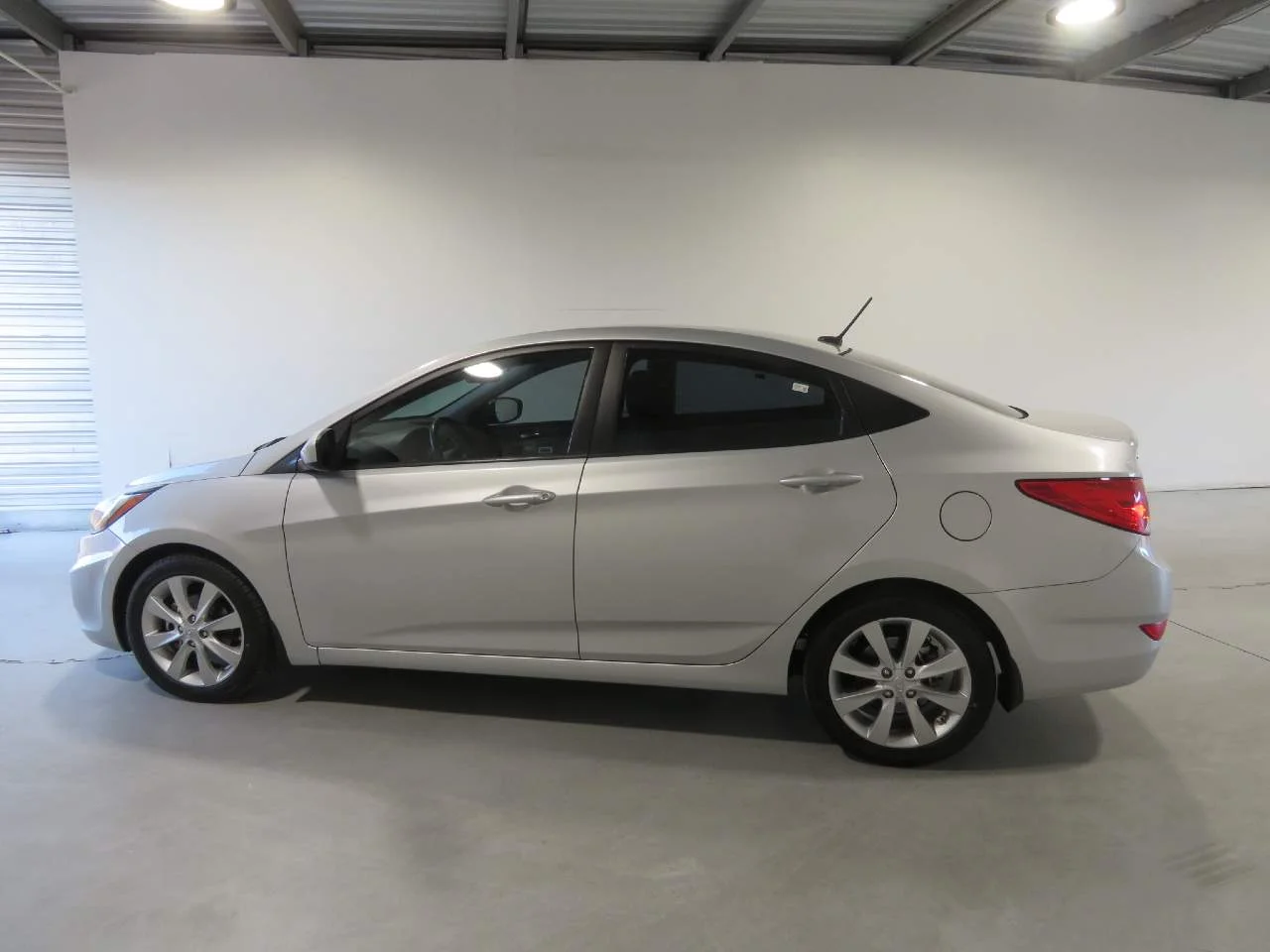 2013 Hyundai Accent GLS - Photo 8
