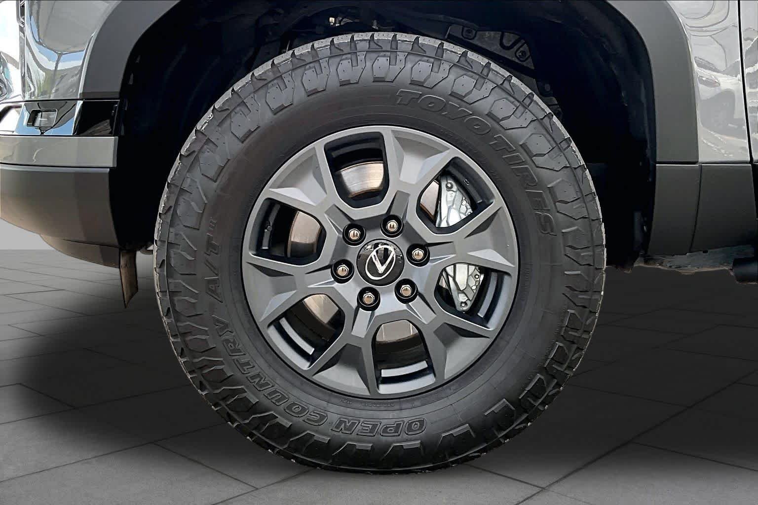 Used 2025 Incognito Lexus Overtrail image 11