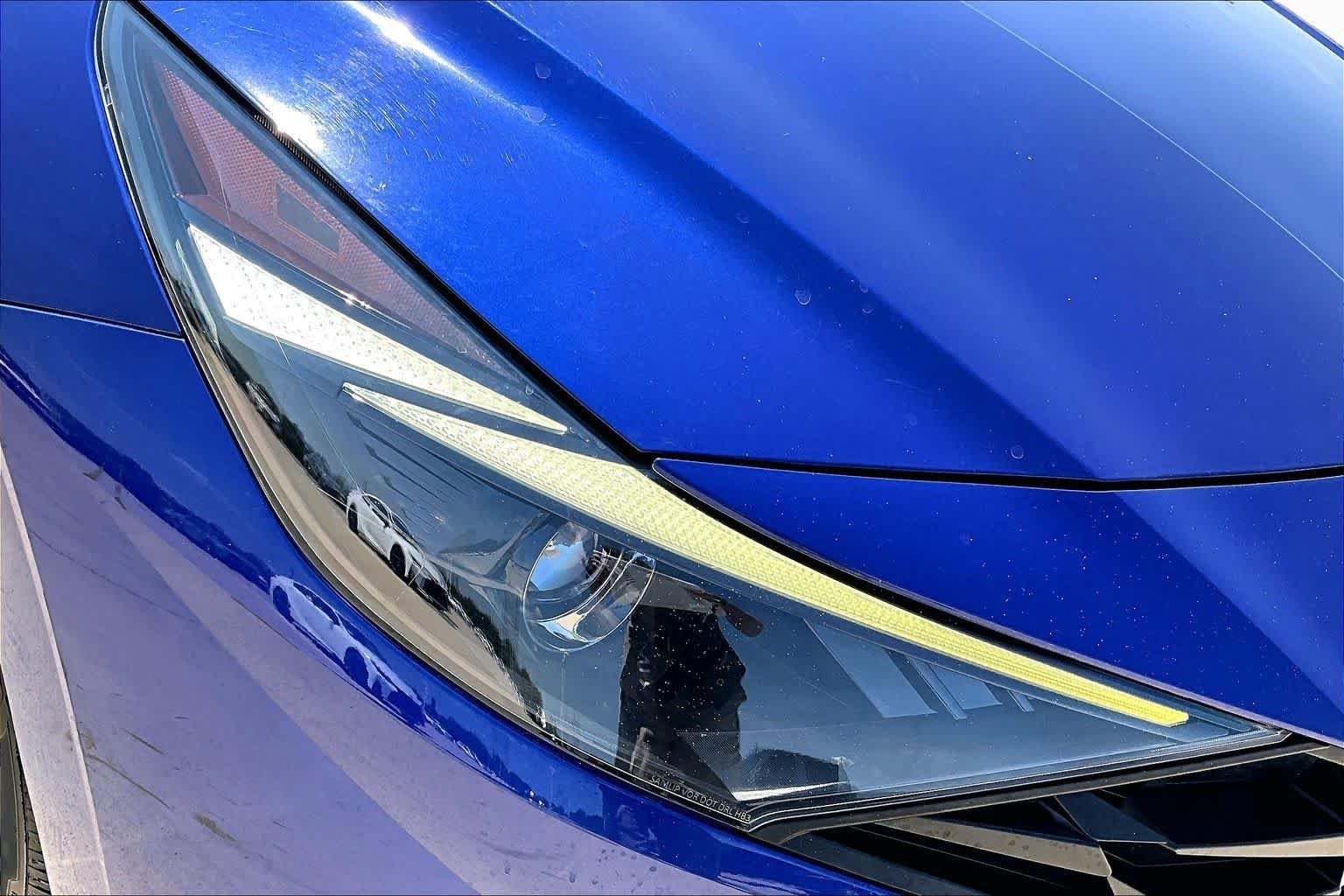 Used 2021 Intense Blue Hyundai SE image 28