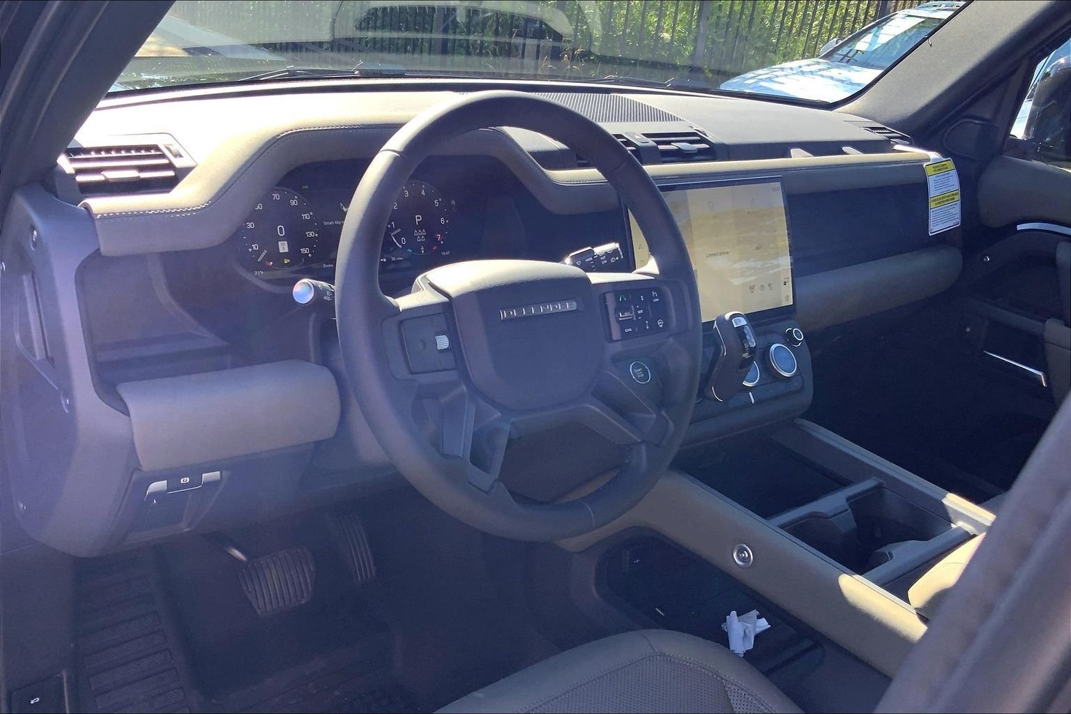 New 2026 Santorini Black Land Rover X-Dynamic SE image 8
