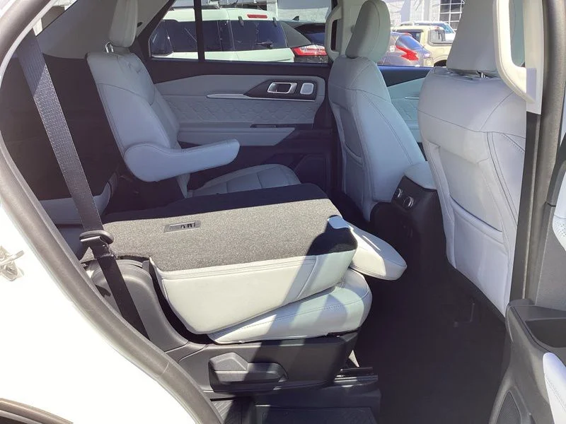 New 2026 White Ford Platinum image 17