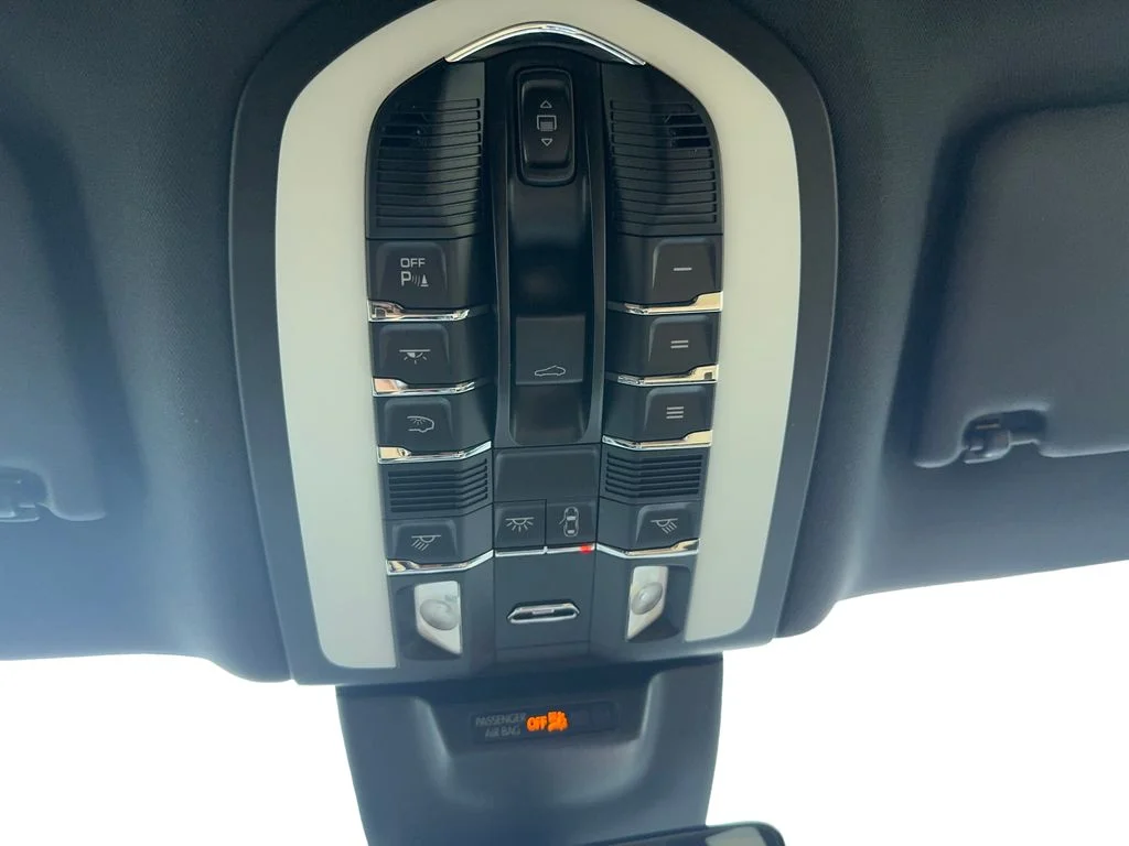 Used 2022 Black Porsche Base image 44