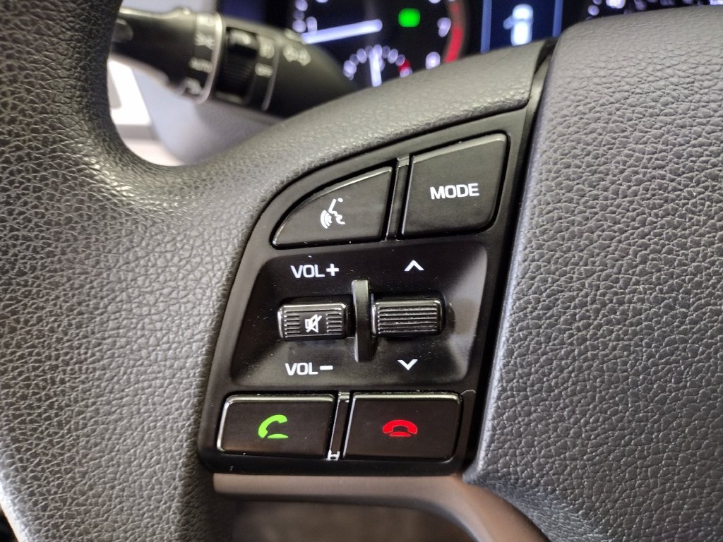 Used 2018 Silver Hyundai SEL image 22