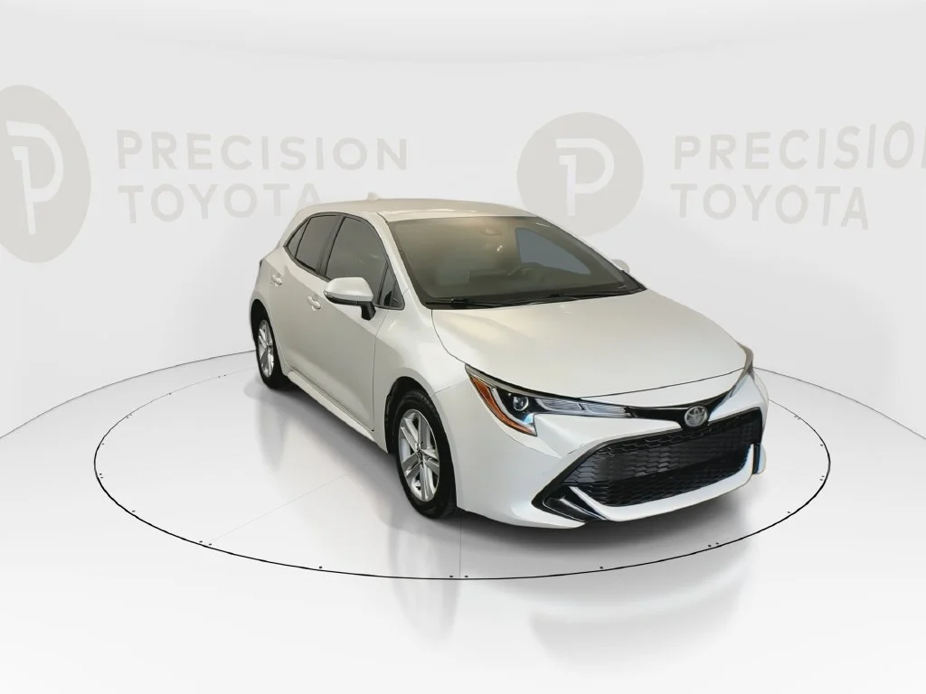 Used 2021 Wind Chill Pearl Toyota SE image 5