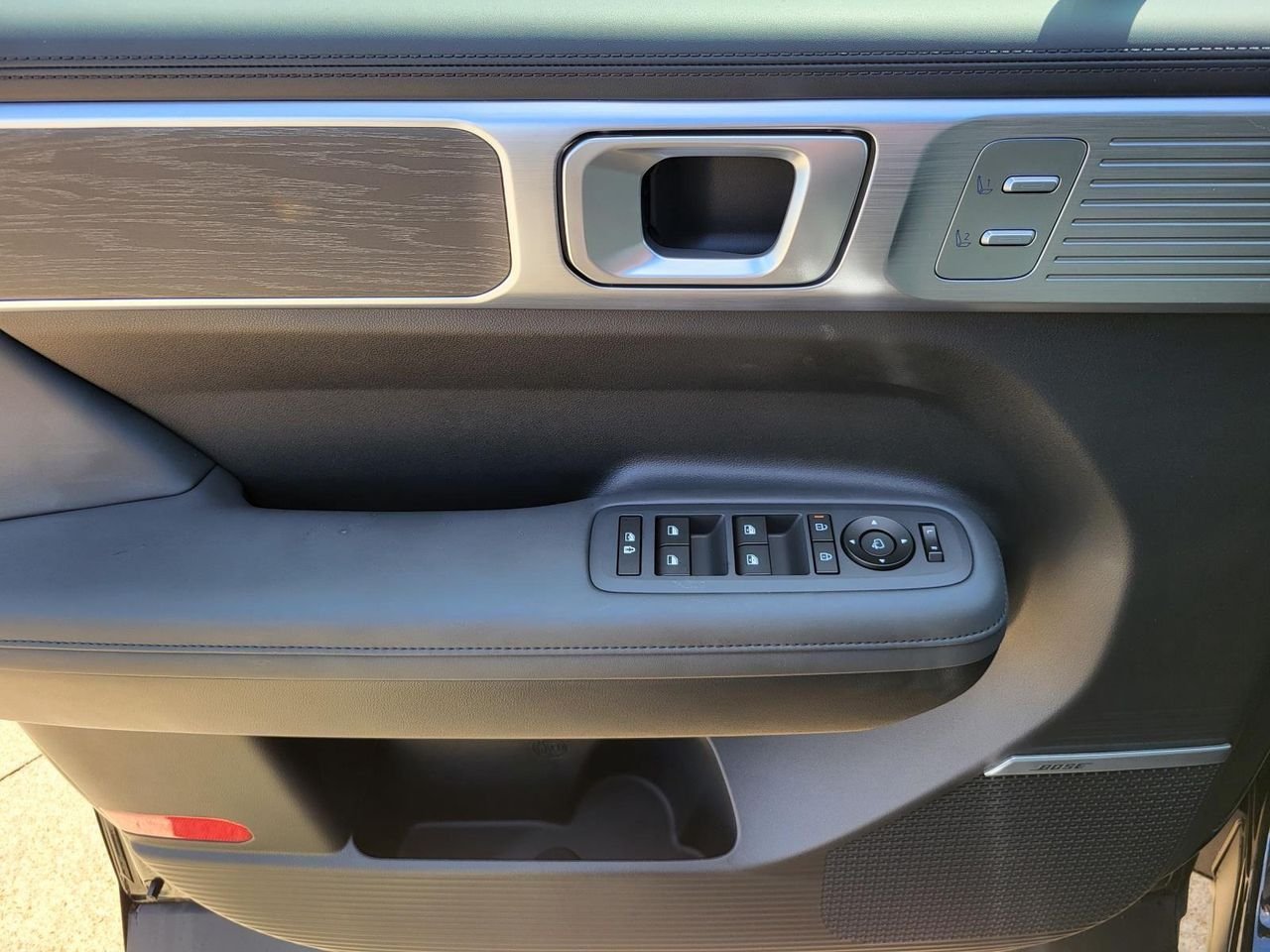 2026 Hyundai Santa Fe Limited - Photo 15