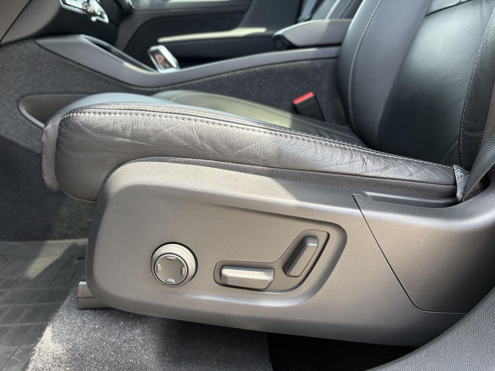 Used 2023 Thunder Grey Metallic Volvo Plus Dark Theme image 11