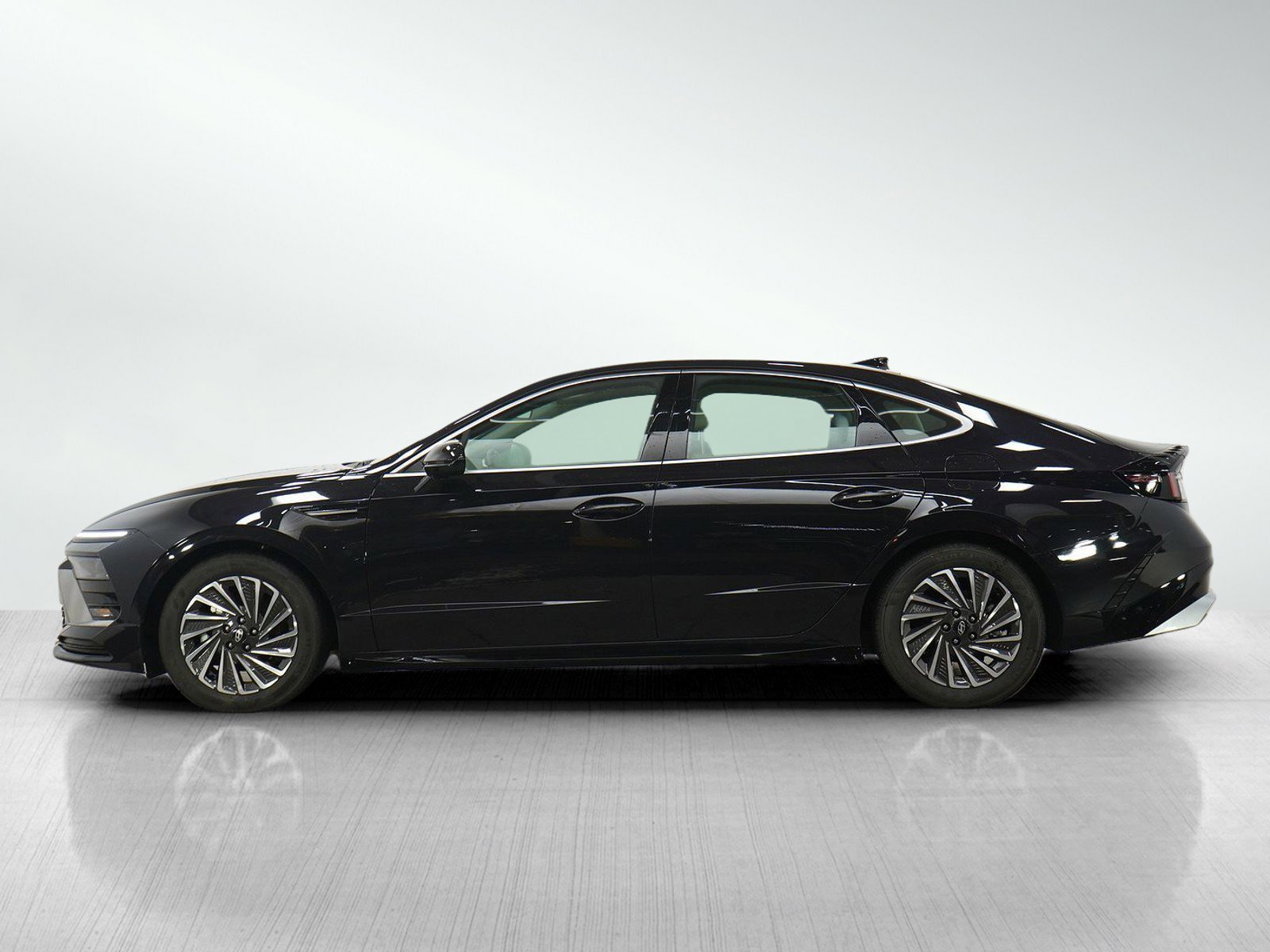 Certified 2025 Hyundai Sonata Hybrid SEL with VIN KMHL34JJ1SA128078 for sale in Minneapolis, Minnesota