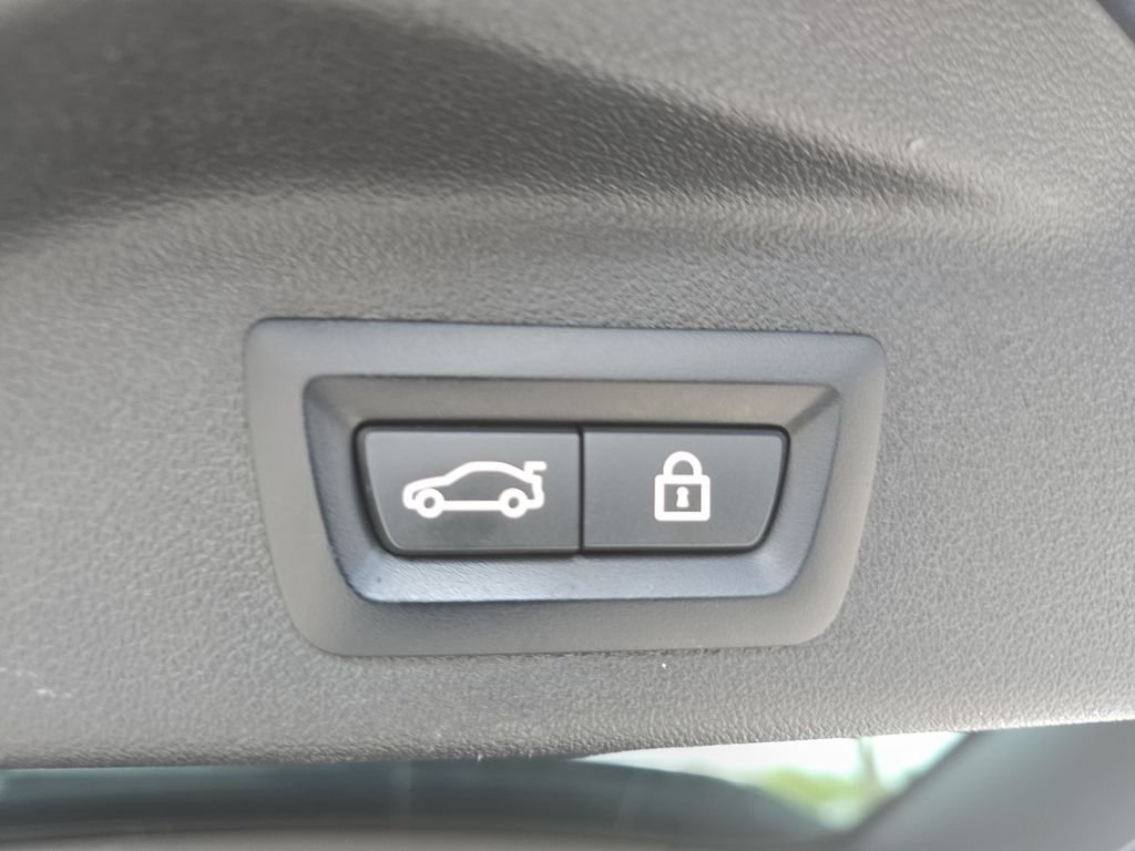 Used 2022 Arctic Grey Metallic BMW M50i image 28