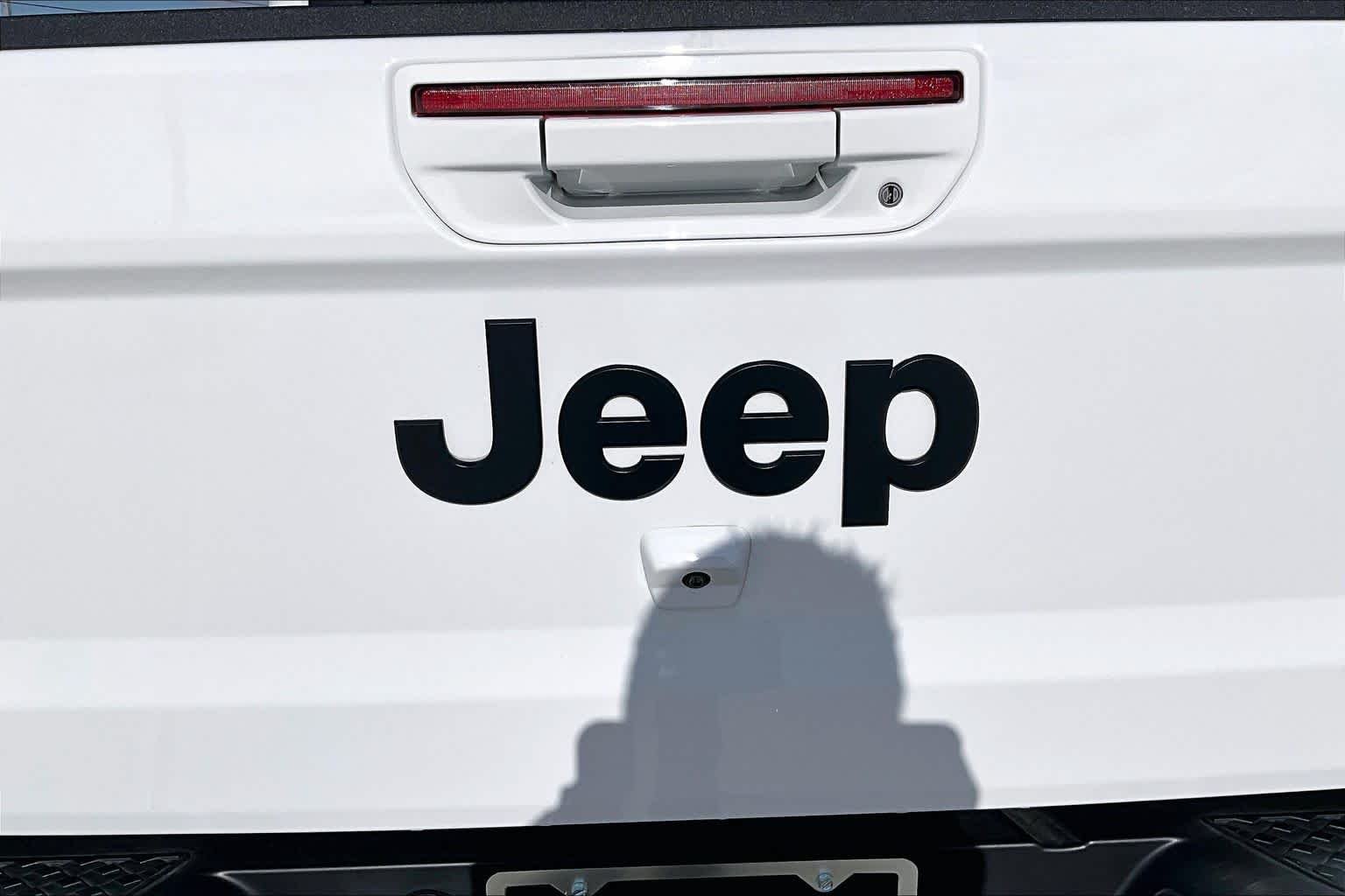Used 2022 Bright White Clearcoat Jeep High Altitude image 10