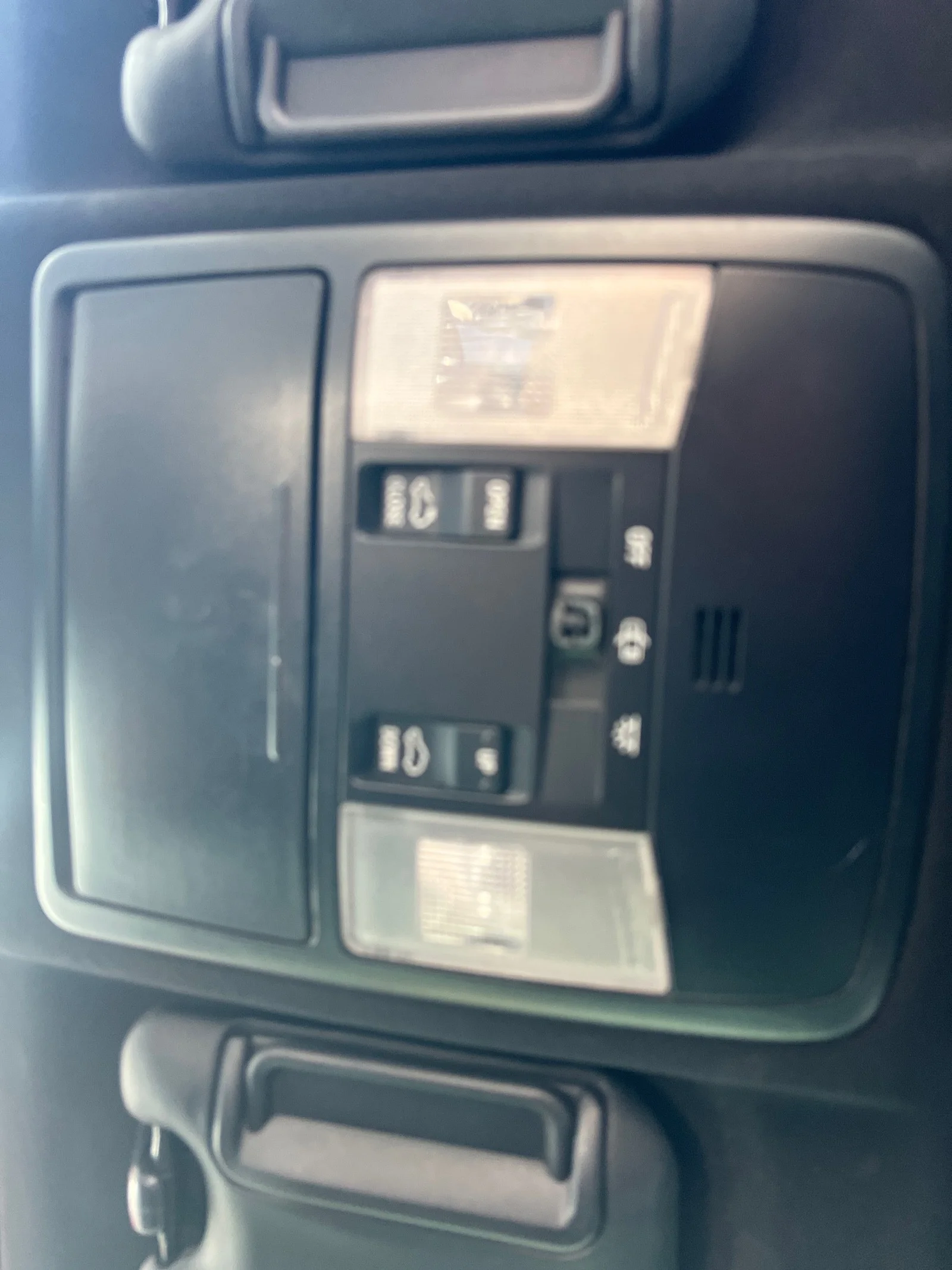 Used 2018 Magnetic Gray Metallic Toyota SE image 18