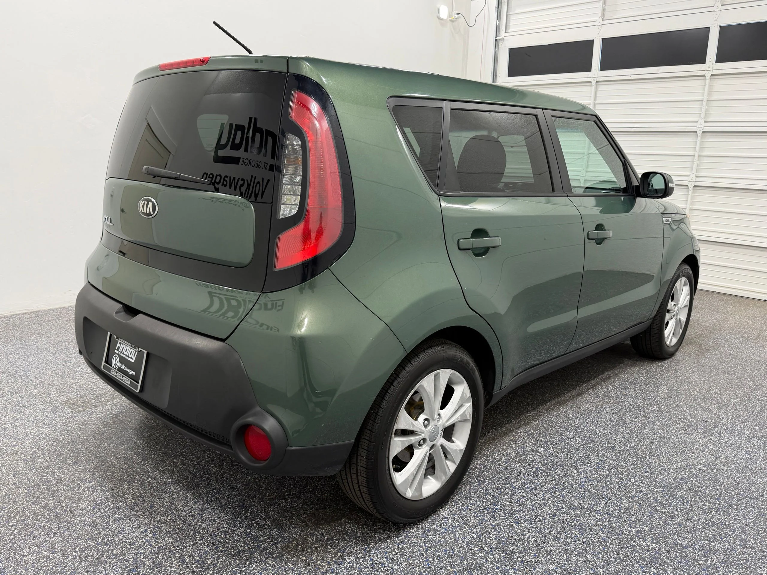 Used 2014 Green Kia Plus image 6