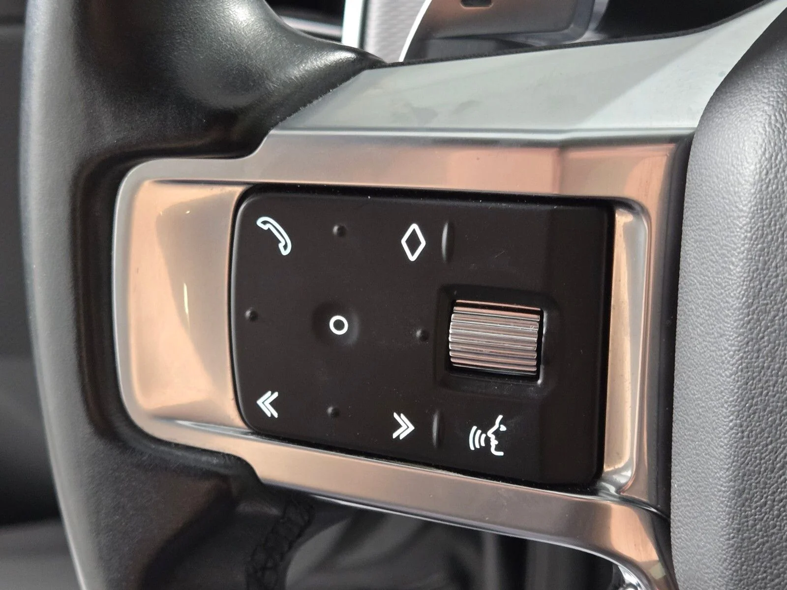 Used 2021 Santorini Black Metallic Land Rover S R-Dynamic image 24