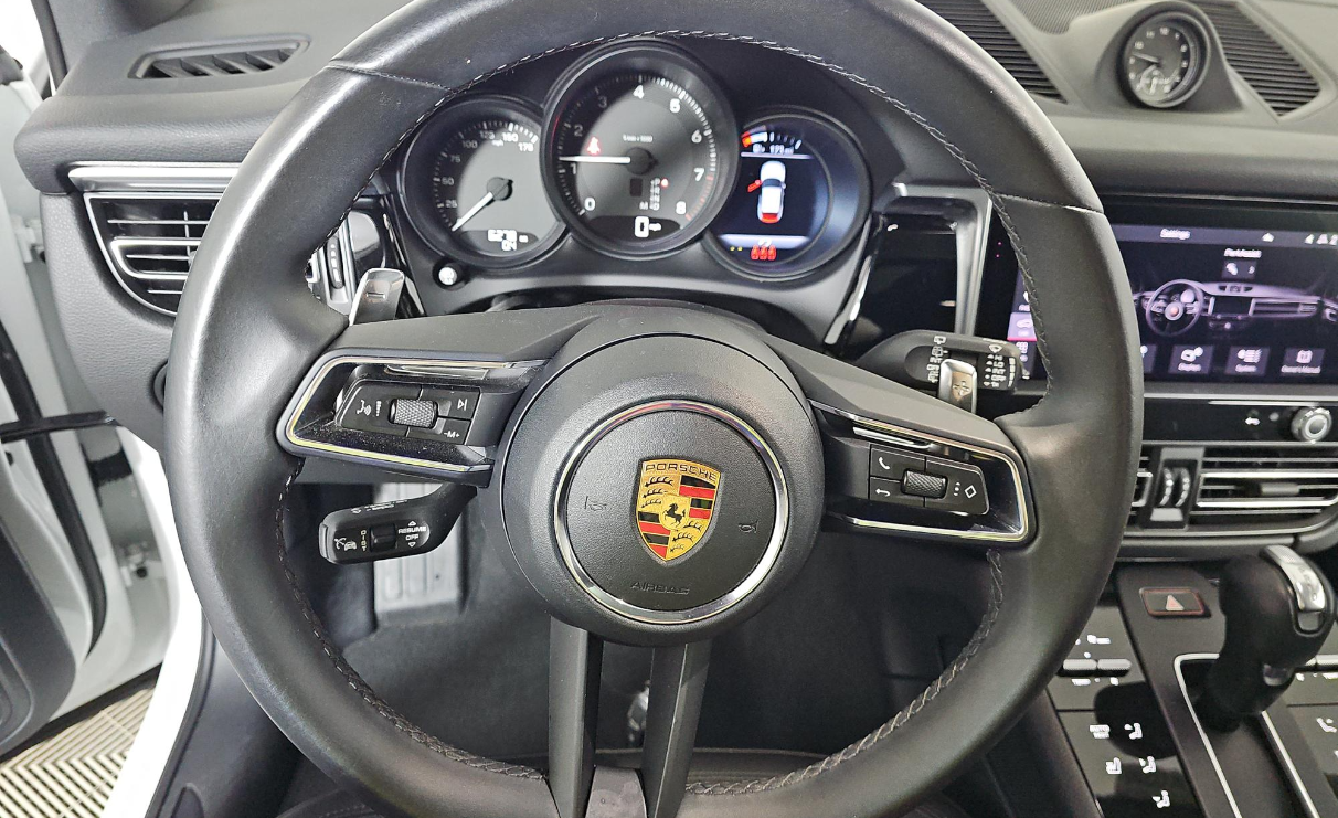 Used 2023 White Porsche Base image 12