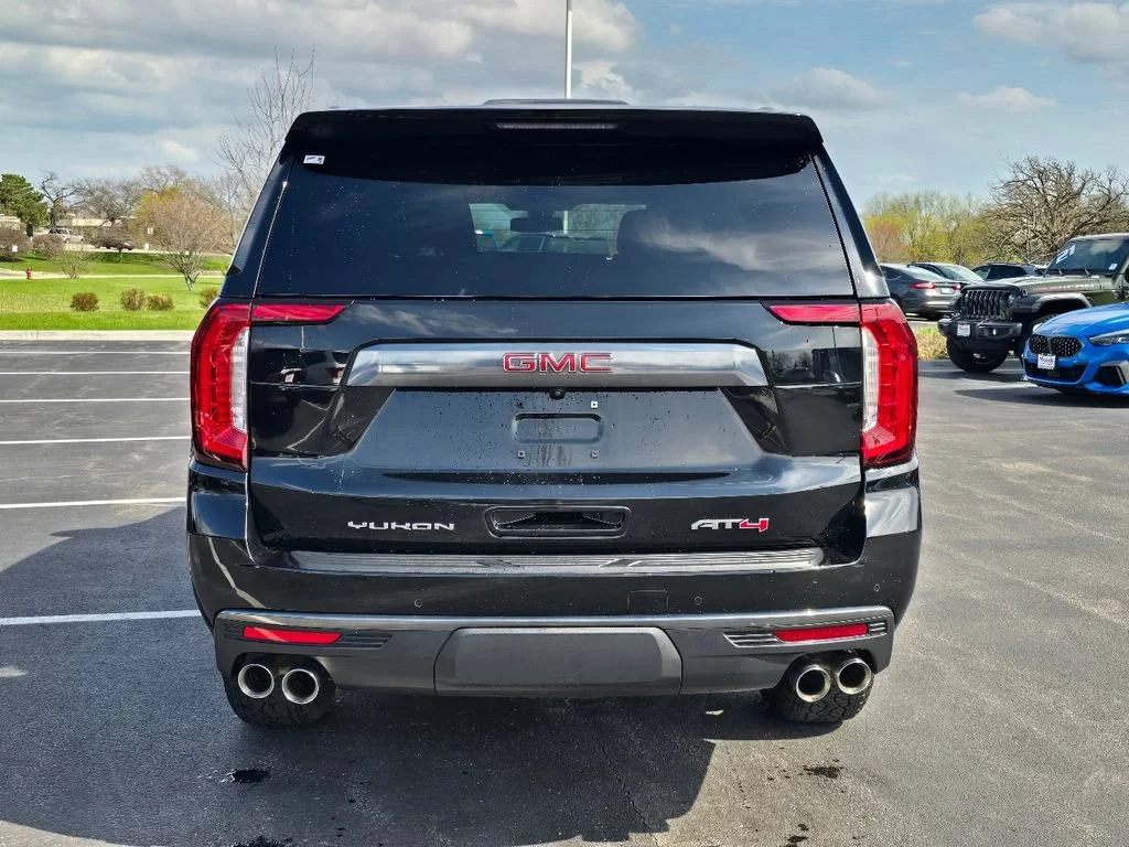 2022 GMC Yukon AT4 - Photo 10