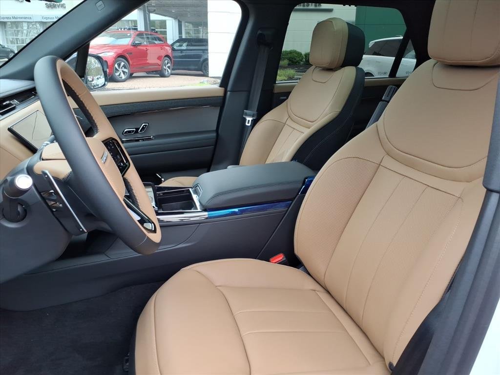 New 2026 Fuji White LAND ROVER Dynamic SE image 9
