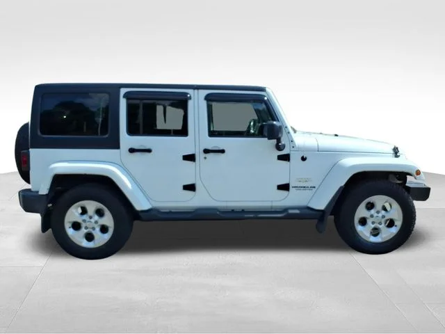 Used 2015 White Jeep Unlimited Sahara image 12
