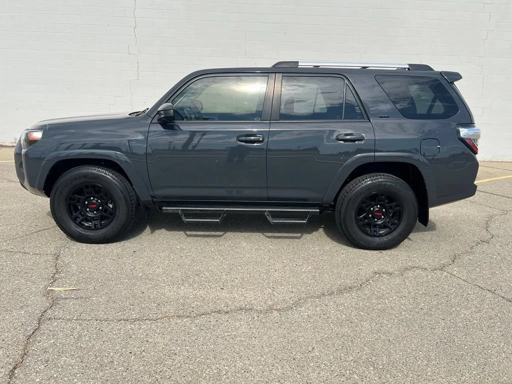 Used 2024  Toyota SR5 image 2