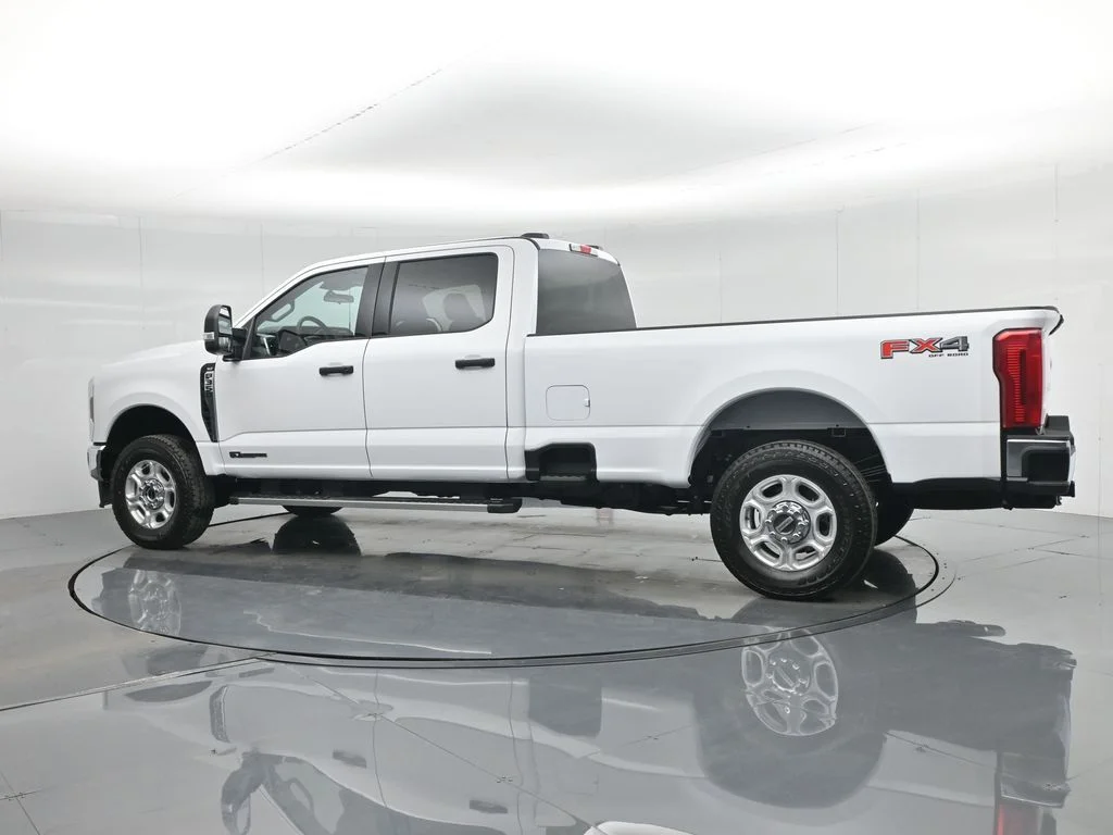 New 2026 Oxford White Ford XLT image 6