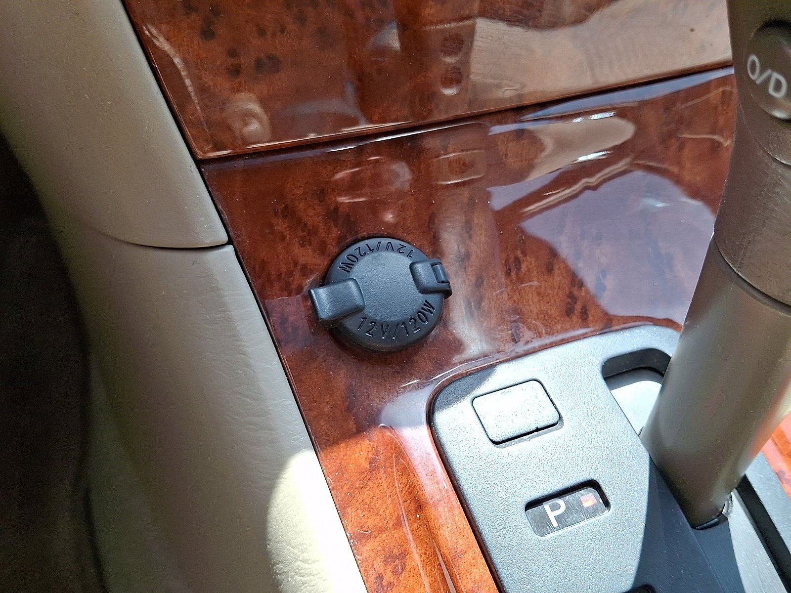 Used 2005 Indigo Ink Pearl Toyota LE image 22