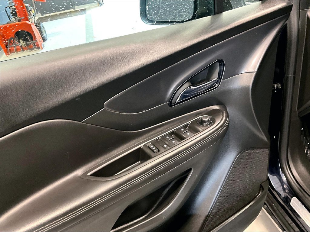 Used 2022 Blue Buick Preferred image 10
