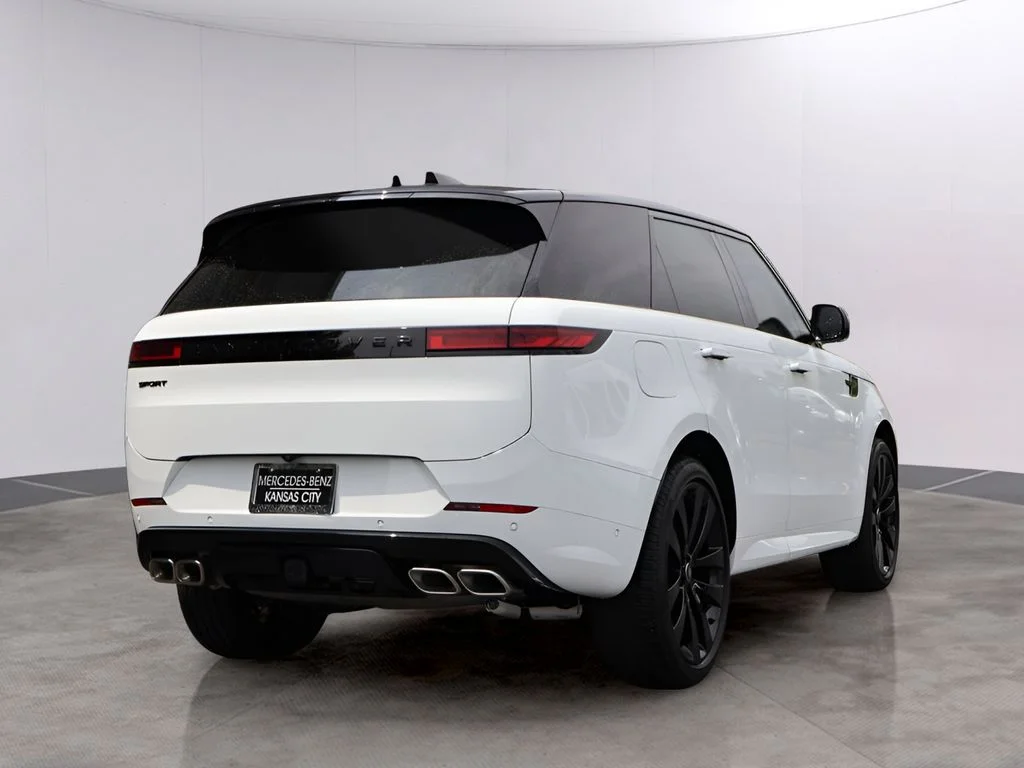 Certified Used 2025 Fuji White Land Rover Dynamic SE image 5