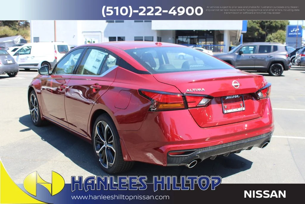 2025 Nissan Altima SR - Photo 9