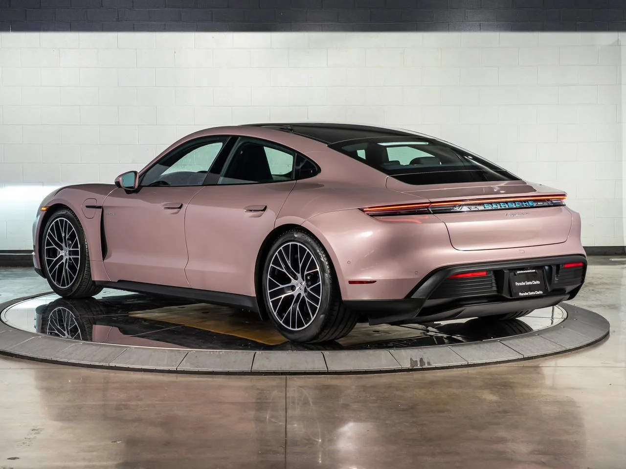 Used 2025 Red Porsche 4 image 3